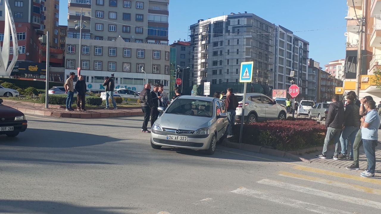 Maddi hasarlı kaza Derbent Kavşağında meydana geldi.