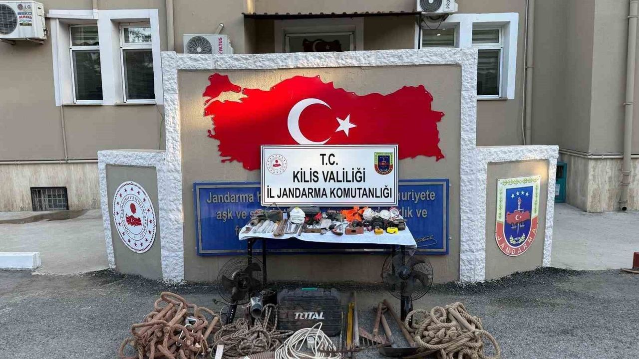 Kilis'te kaçak kazıya suçüstü: 4 şüpheli yakalandı