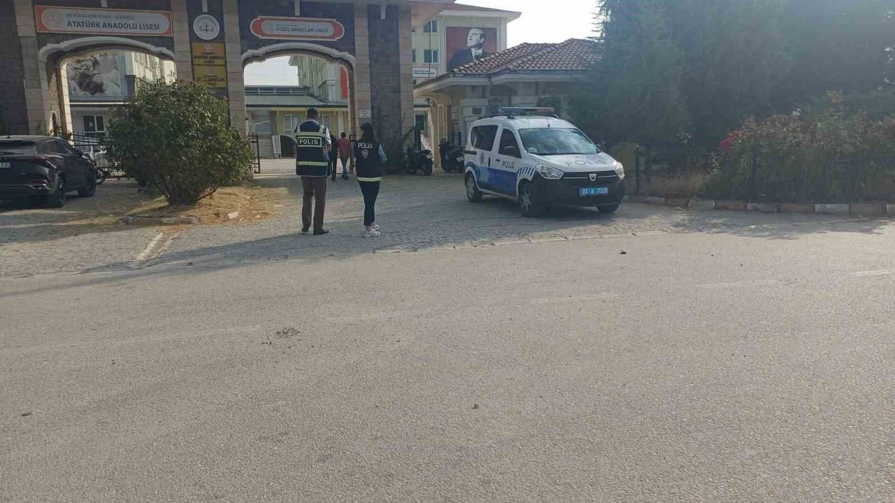 Polisten okul çevrelerinde denetim