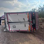 Kamyon devrildi: 1 yaralı
