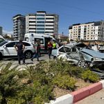 Otomobil ile cip çarpıştı: 3 yaralı