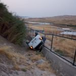 Otomobil şarampole yuvarlandı
