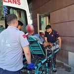 Üzerine buzdolabı devrilen kişi yaralandı
