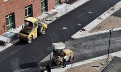Belediye asfalt serimi çalışmalarını yoğun şekilde sürdürüyor