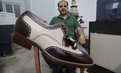 Depremde enkazdan çıkarılan 51 yıllık 1 metrelik ayakkabı Aksaray'da