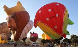 Figürlü sıcak hava balonları Ürgüp'de havalandı