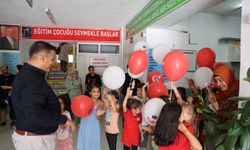 Okulla tanışan miniklere balonlu karşılama