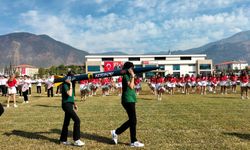 Köyceğiz Fen Lisesi cumhuriyet kutlamalarına ikincilik aldıkları roketle katıldı