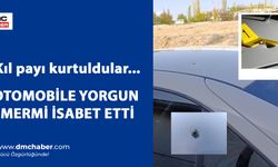 Kıl payı kurtuldular... Otomobile yorgun mermi isabet etti