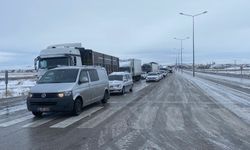 Konya Tarafına Yola Çıkacaklar Yollarda Kar ve Tipi Var..