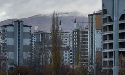 Beklenen geldi, Niğde’ye Mevsimin İlk Karı yağdı