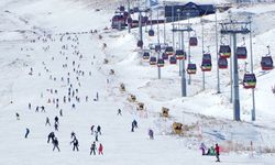 Erciyes Kayak Merkezi, yeni yılın ilk gününde 110 bin ziyaretçi ağırladı