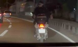 Motosiklete ters bindi, tehlikeli anlar kamerada