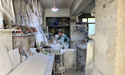 37 yıldır alçıyı sanat eserine dönüştürüyor