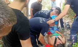 Ayağı kayalıklara sıkışan şahıs yaralandı