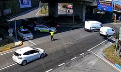 Geç kalan öğrencilerin yardımına polis ekipleri yetişti