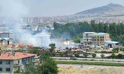 Yangın fayans deposunu küle çevirdi