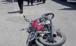 Motosiklet ile kamyonet çarpıştı: 1 yaralı
