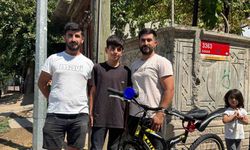 Söz verilen bisikletine kavuştu