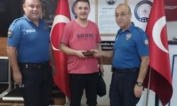 İçerisinde para bulunan cüzdan sahibine teslim edildi