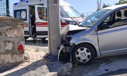 Niğde’de otomobil direğe çarptı: 1 yaralı