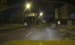 Gençlerin otoyolda yaya yürüyüşü tehlike oluşturdu