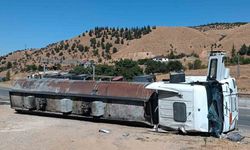 Tanker devrildi, yaralıya ilk müdahaleyi vatandaşlar yaptı