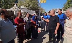 Zabıta müdürü pazarcı esnafını sıraya dizip azarladı
