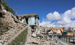 Metruk binalar yıkılıyor