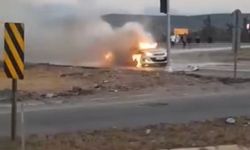 Otomobil alev topuna döndü