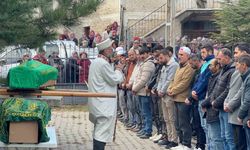 Anne ve kızları gözyaşlarıyla son yolculuğuna uğurlandı