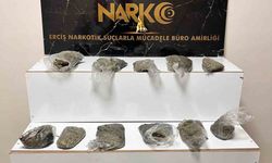 Kamyonetin lastiğinde 4 kilo 400 gram esrar ele geçirildi