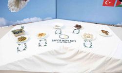 Filistin'le dayanışmada yemekler kırık tabaklarda sergilendi