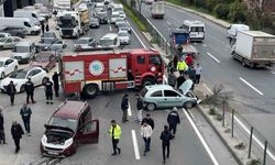 Hafif ticari araç ile otomobil çarpıştı: Yol trafiğe kapandı