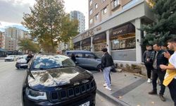 Hafif ticari araçla jeep çarpıştı