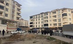 Husumetli iki aile sokak ortasında birbirine girdi