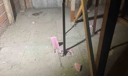 Kabus gibi gece: Yıldırım 4 katlı binanın çatısına düştü