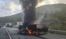 Mermer yüklü tır alevlere teslim oldu