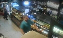 Pastanede de*hşet anları: Elinde bıçakla müşterilere saldırdı
