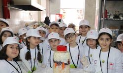 Minikler turşu kurup tarhana paketledi