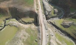 Su seviyesi düşen barajda tarihi yolun kalıntıları gün yüzüne çıktı