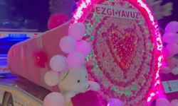 Niğde'de romantik sürpriz: Dev buket çekiciyle geldi!