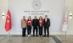 Niğdeli şampiyonlar madalyalarla döndü