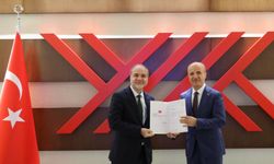 NÖHÜ Rektörü Prof. Dr. Hasan Uslu mazbatasını teslim aldı