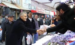 Vali Çelik perşembe pazarında esnafla buluştu