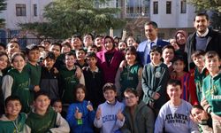 Niğde’de “Geçmişten Geleceğe” temalı sergi ve aşure ikramı