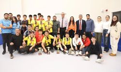 Niğde’de genç raketler masada ter döktü