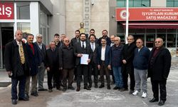 İYİ Parti Niğde İl Başkanı Kağan Alış ve yönetimi mazbatalarını aldı