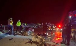 İki otomobil çarpıştı, 5 kişi hayatını kaybetti