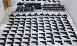 Bagajdan silah deposu gibi 90 adet ruhsatsız tabanca çıktı